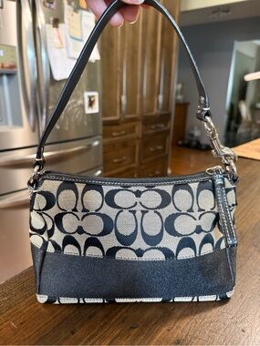 SIGNATURE COACH MINI DEMI